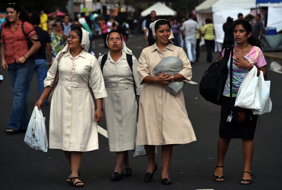 Las religiosas también denunciaron que cuando alguna se enferma es enviada de vuelta su congregación como un objeto reemplazable. (Foto Prensa Libre: AFP)