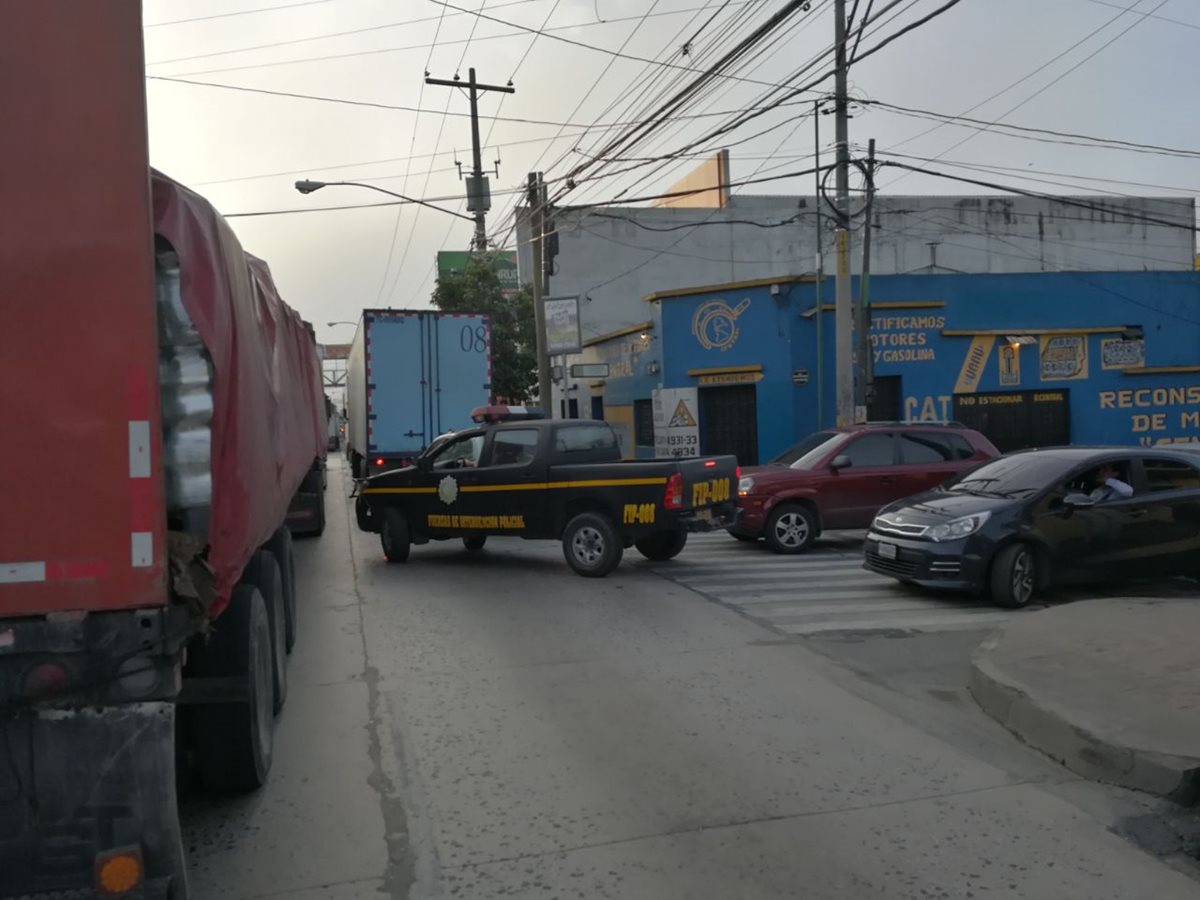 Las rutas alternas también están colapsadas porque el accidente ocurrió en el kilómetro 12.5