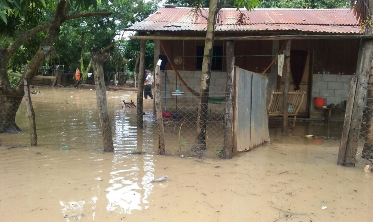 En La Libertad, Petén, hubo 470 personas afectadas y 94 viviendas con daños menores. (Foto Prensa Libre: Conred)