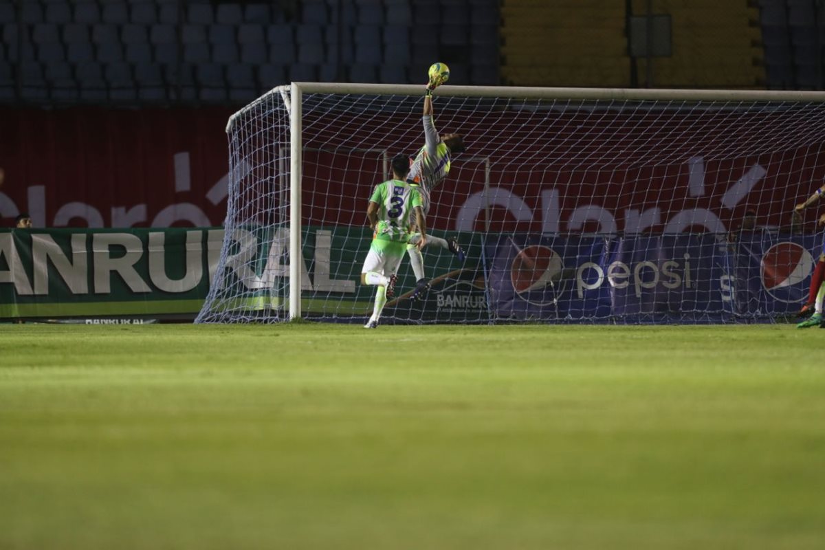 Adrian De Lemos fue el gran héroe de Antigua GFC.