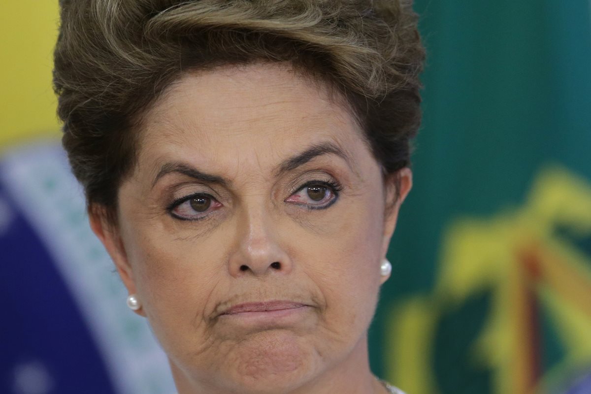 Dilma Rousseff, presidenta de Brasil, a un paso de su destitución del cargo. (Foto Prensa Libre: AP).