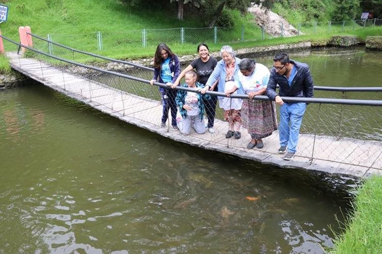 En el centro turístico La Laguneta, en Salcajá, habrá acceso a internet gratuito, son servicios tecnológico que ofrecerá esa ciudad. (Foto Prensa Libre: Hemeroteca PL)