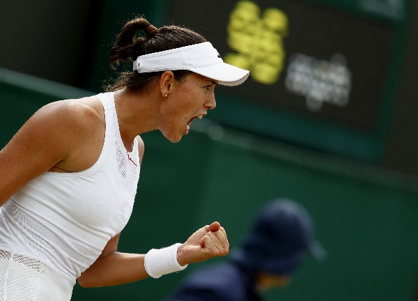 La española Garbiñe Muguruza celebra el triunfo contra la alemana Kerber. (Foto Prensa Libre: AFP)