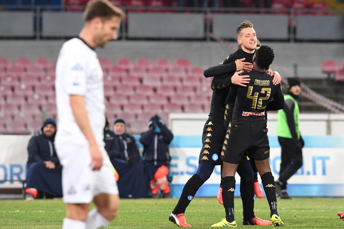 Emanuele Giaccherini celebra su anotación con sus compañeros. (Foto Prensa Libre: EFE)