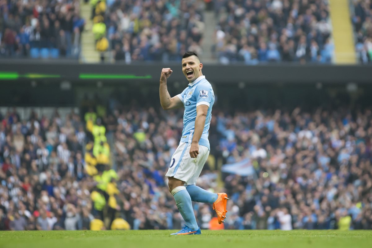 Agüero dio una exhibición ante el Newcastle. (Foto Prensa Libre: AP)