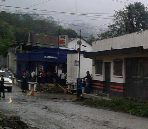 Lugar en en el que fueron baleados los agentes de la PNC. (Foto Prensa Libre: Eduardo Sam)