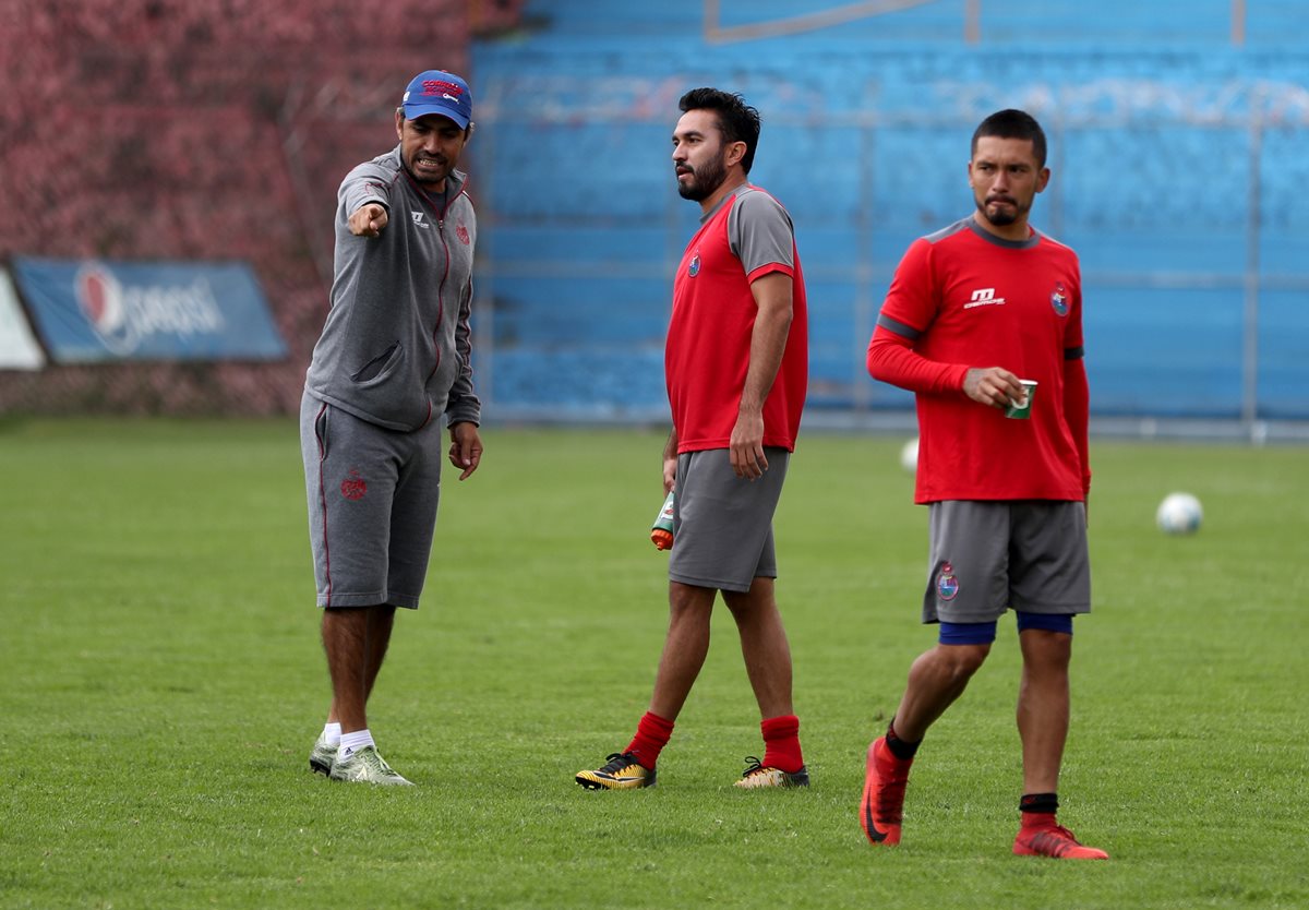 Carlos Kamiani Félix necesita ganarse la confianza de Hernán Medford para tomar la titularidad. (Foto Prensa Libre: Carlos Vicente)