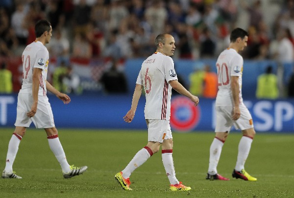 La derrota de España les complica el camino para llegar a la final de la Euro. Sus rivales pueden ser Italia, Alemania y Francia, entre otros. (Foto Prensa Libre: AP)