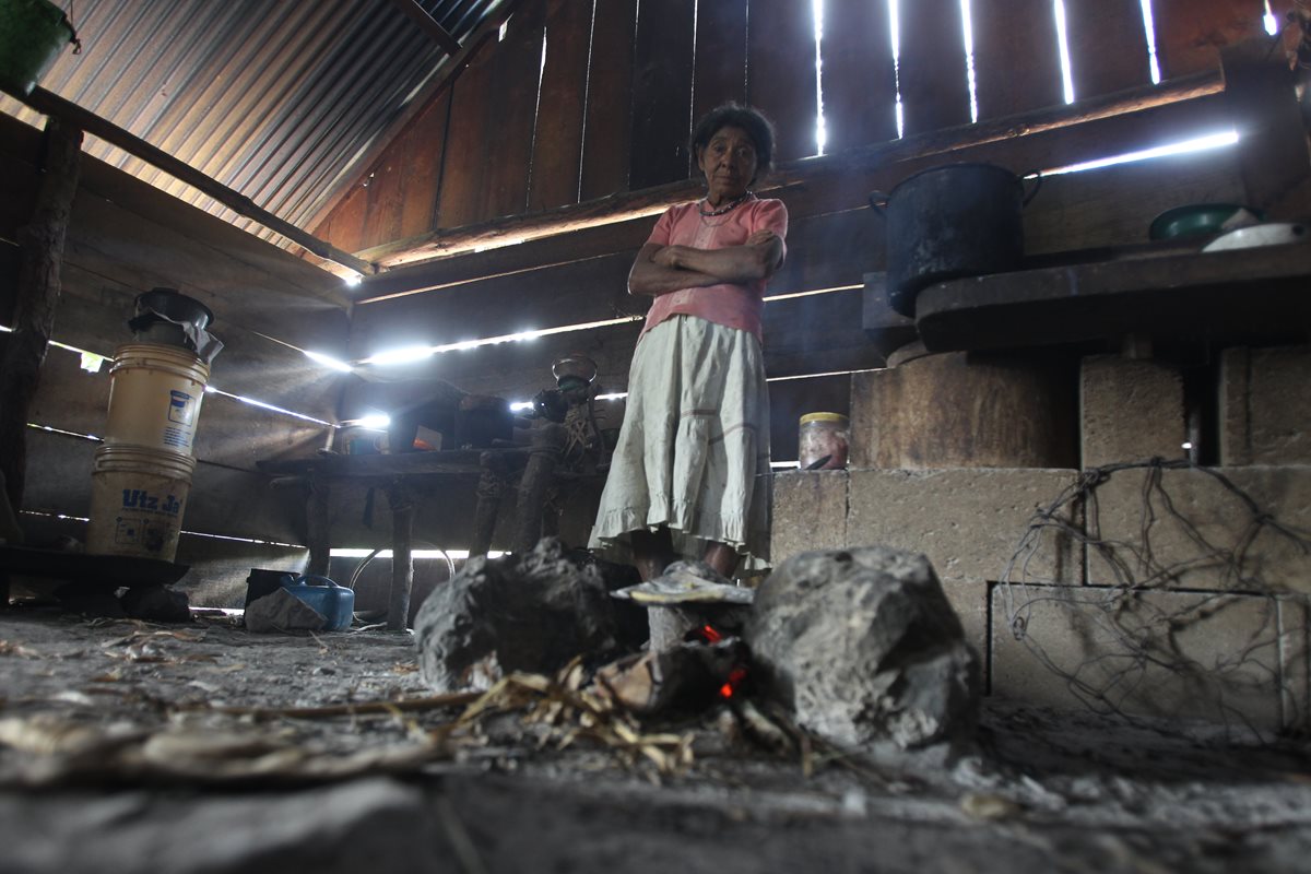 La pobreza en el país se disparó y llegó a 59.3%, un incremento de 8.1 puntos porcentuales con respecto del 2006. (Foto Prensa Libre: Hemeroteca PL)