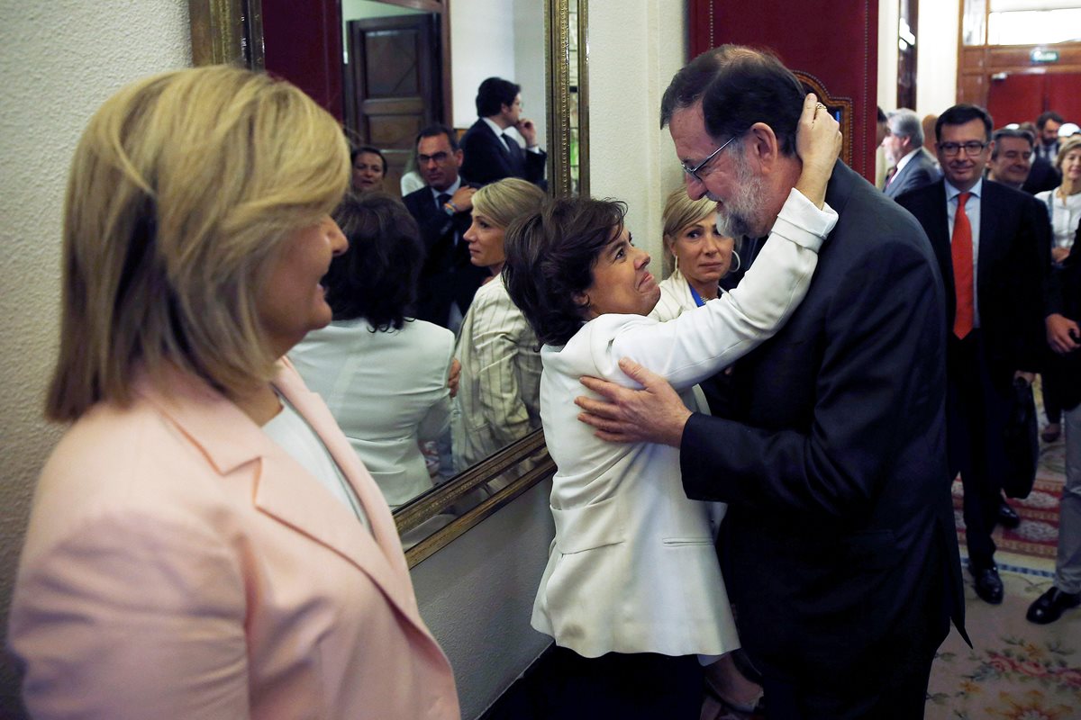 Varios sectores aplaudieron los avances para combatir la crisis durante el gobierno de Rajoy. (Foto Prensa Libre: EFE)