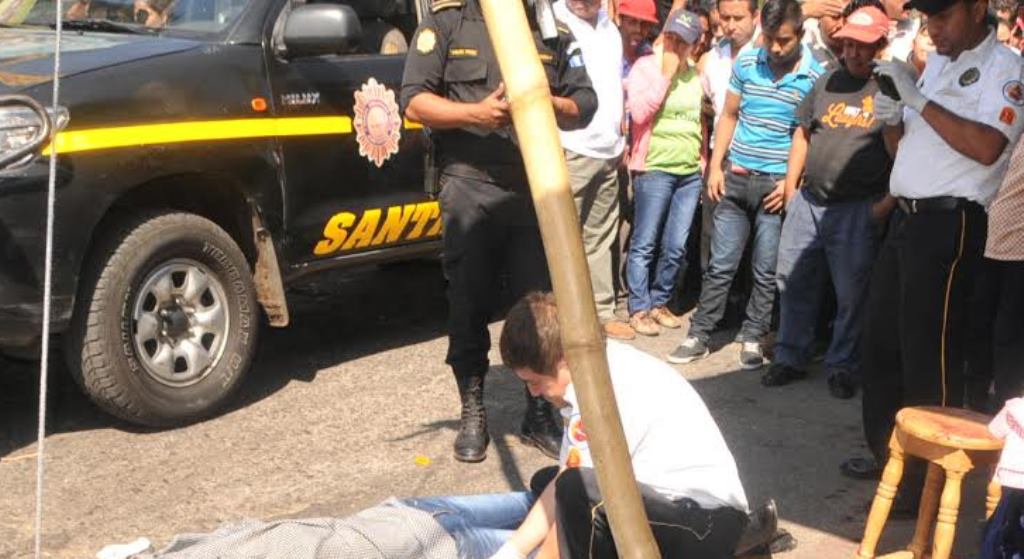 Lugar donde quedó el cadáver de Irma Isabel Juárez Chávez, en Cuilapa. (Foto Prensa Libre: Oswaldo Cardona).