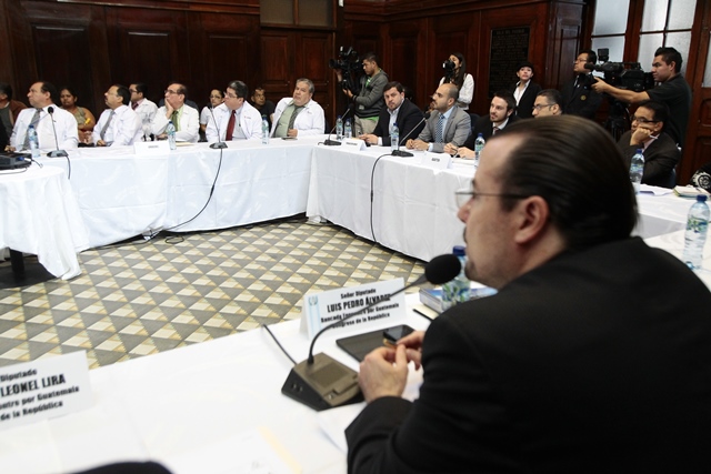 Diputados periódicamente citan a funcionarios para cuestionarles respecto a proyectos que dirigen, en muchas ocasiones hay ausencias. (Foto Prensa Libre: Hemeroteca PL)