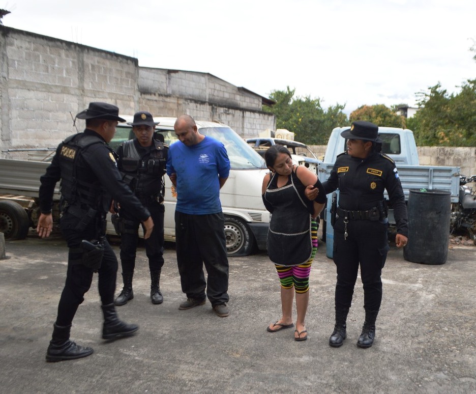 Los dos capturados señalados de incitar a la violencia. (Foto Prensa Libre: Mario Morales).