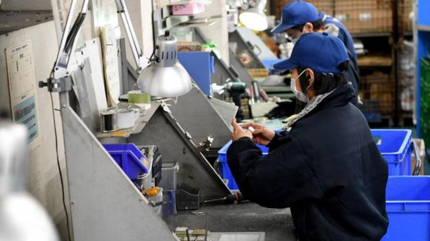 Por cada 35 a 40 teléfonos móviles, podrías salvar alrededor de un gramo de oro.(GETTY IMAGES)