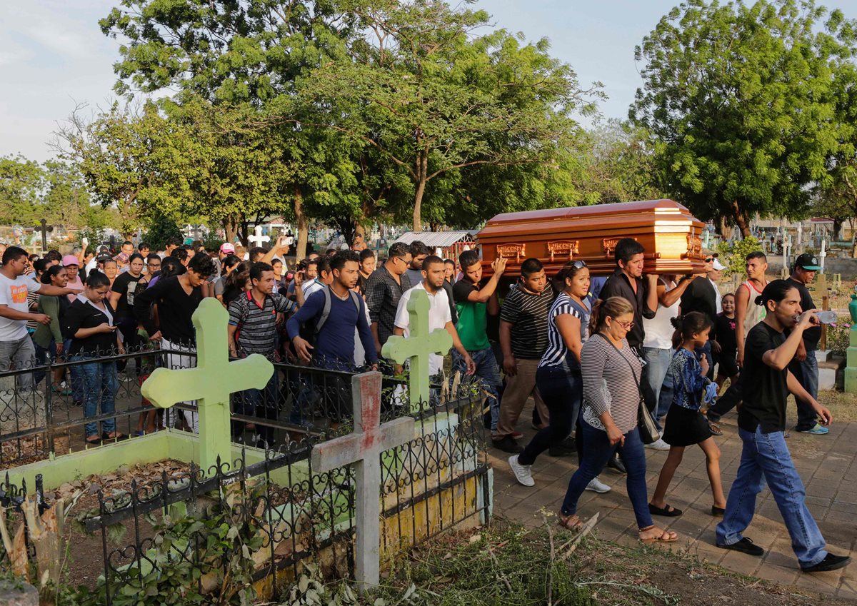 La represión policial en Nicaragua deja casi medio centenar de muertos, según organizaciones pro derechos humanos. (Foto Prensa Libre: AFP)