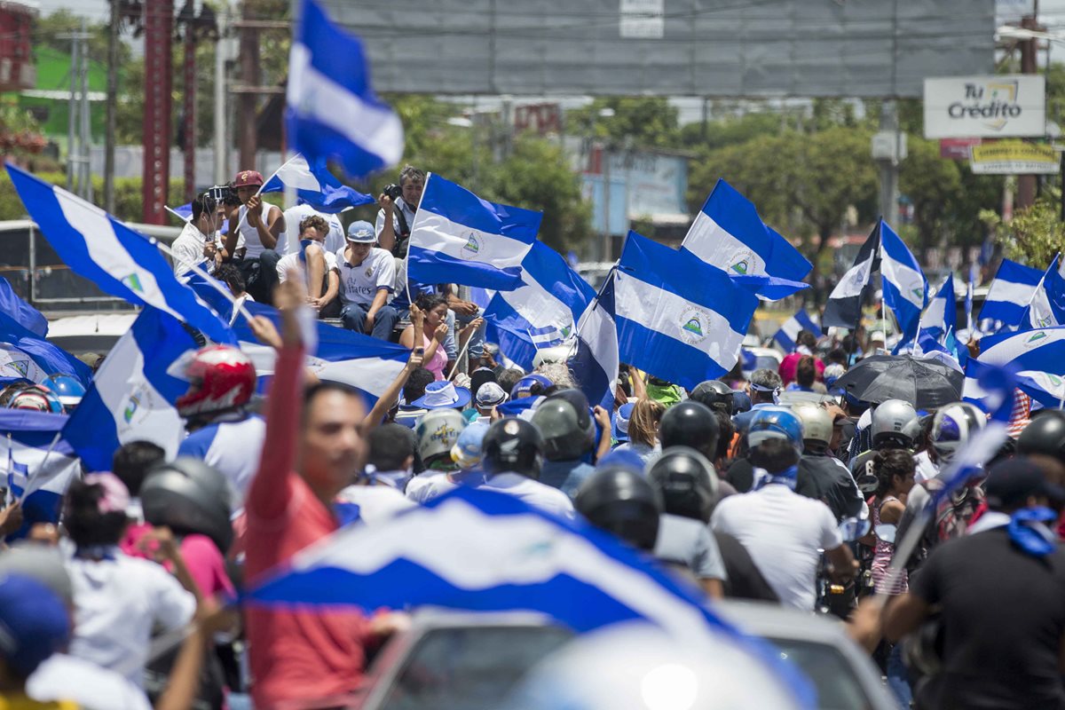 Caravana de vehículos en Managua exige justicia y salida de Daniel Ortega. (Foto Prensa Libre:EFE)