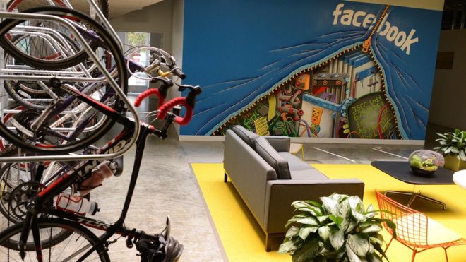 Los trabajadores de Facebook tienen muchos lugares comunes donde trabajar o poder distraerse (GETTY IMAGES).