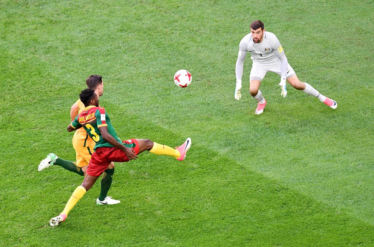 Las selecciones de Camerún y Australia empataron a un gol este jueves en el partido de la segunda fecha del Grupo B. (Foto Prensa Libre: EFE)