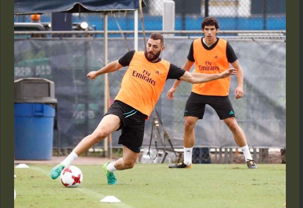 Karim Benzema durante la práctica de ayer en Miami. (Foto Prensa Libre: cortesía Twitter Real Madrid)