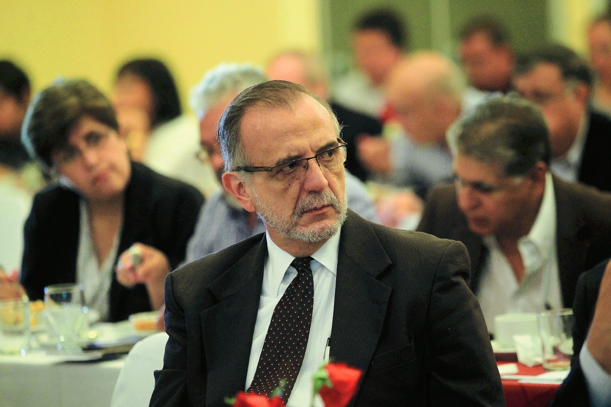 Iván Velásquez, Comisionado de la CICIG durante el la presentación de la hoja de ruta para rescatar la SAT efectuada por el Icefi. (Foto, Prensa Libre: Edwin Bercián).