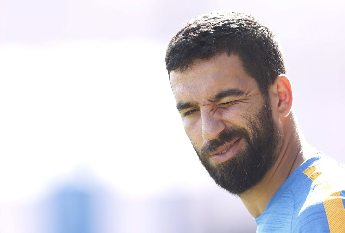 Pese que aún no puede jugar con el equipo, Arda Turan se entrena con normalidad con el resto de sus compañeros. (Foto Prensa Libre: EFE)