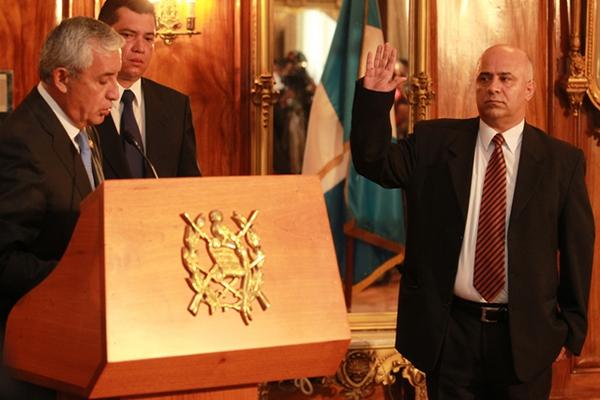 Jorge Alejandro Villavicencio Álvarez tomó juramento como ministro de Salud, en 2012. (Foto: Prensa Libre)