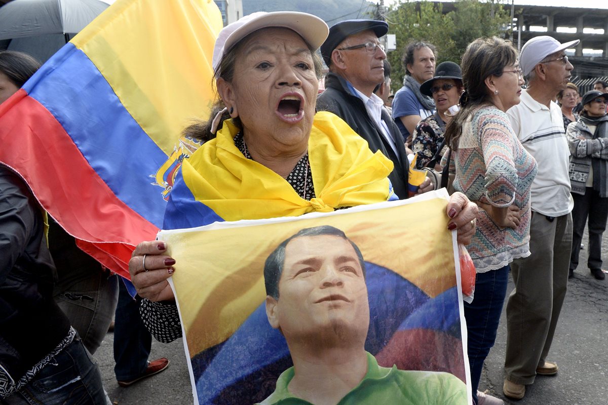 Algunos simpatizantes de Rafael Correa han rechazado los señalamientos contra él. (Foto Prensa Libre: APF)