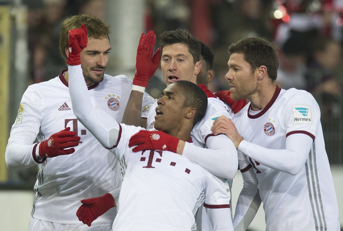 El Bayern Múnich lidera también los ingresos en la Bundesliga. (Foto Prensa Libre: AFP)