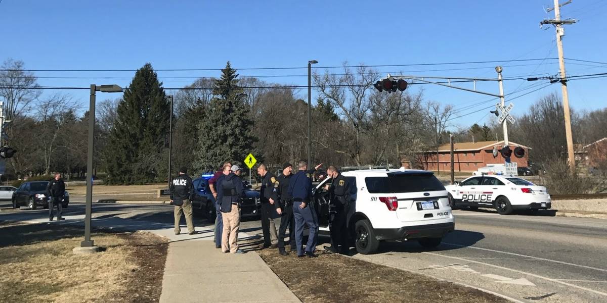 Autoridades de Michigan buscan al responsable de un ataque armado en una universidad de Michigan, EE.UU. (Foto Prensa Libre: EFE)