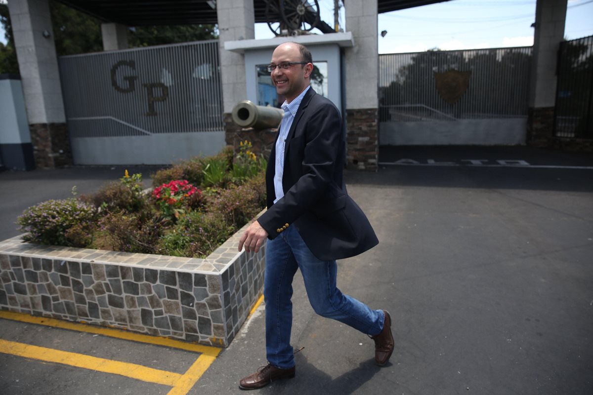 Rodrigo Sandoval, abogado del exgobernador del estado mexicano de Veracruz, Javier Duarte, llegó a la prisión de Matamoros este domingo para reunirse con el político. (Foto, Prensa Libre: Efe)