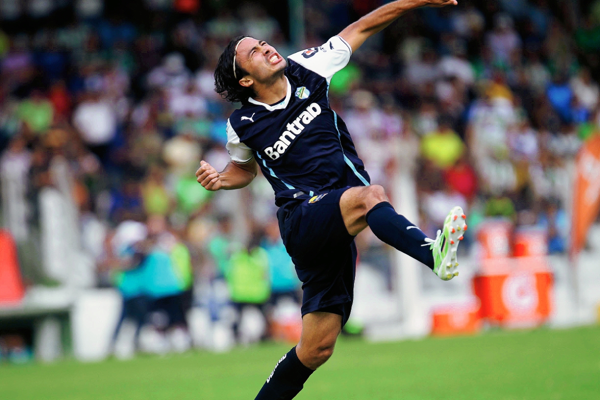 Herrera celebra su golazo este miércoles ante Antigua. (Foto Prensa Libre: Carlos Vicente)