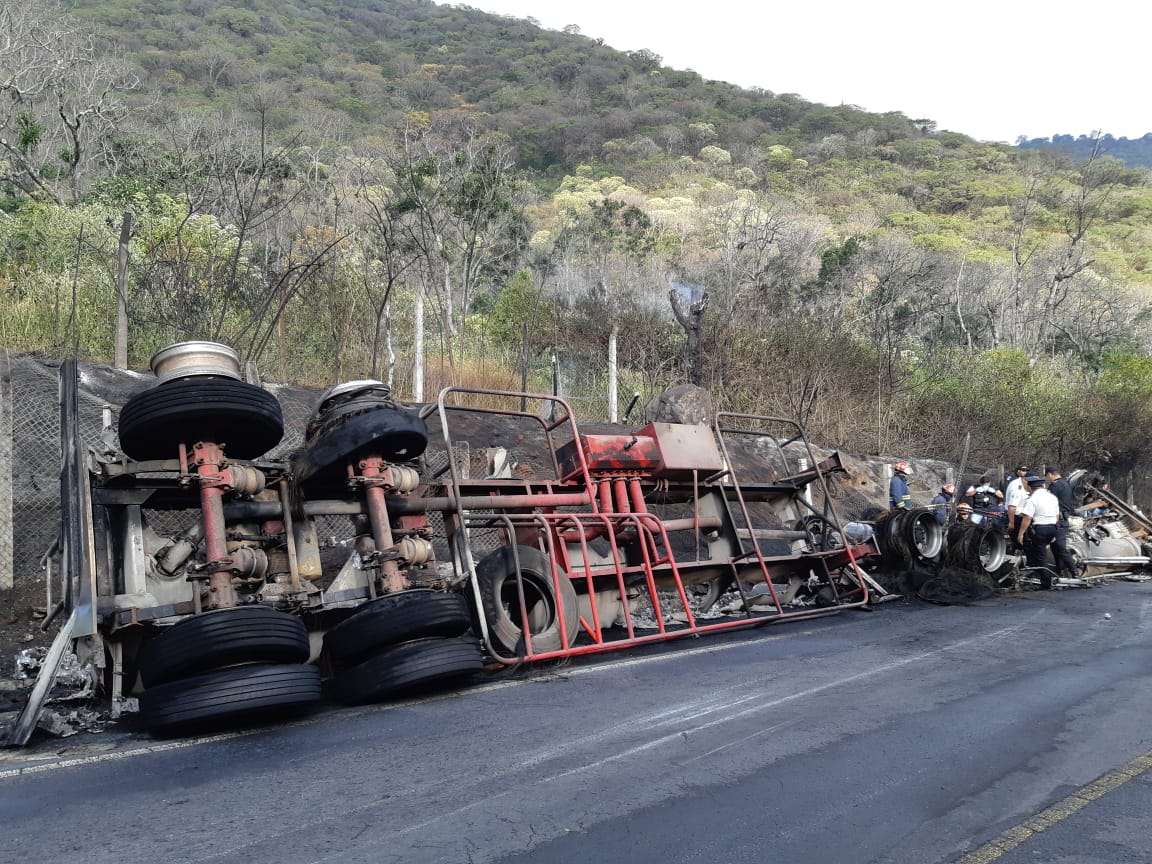 Cisterna de combustible se accidentó en el km 70 de la RN 14.