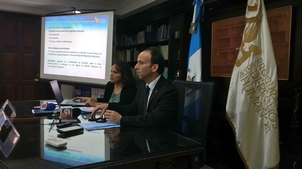 El Procurador de Derechos Humanos presenta informe de cumplimiento a la Ley de Acceso a la Información de entidades del ejecutivo. (Foto Prensa Libre: PDH)