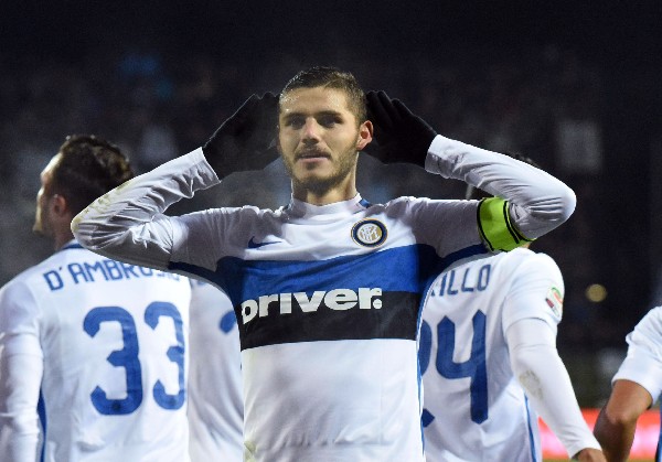 Icardi festeja en el triunfo del Inter. (Foto Prensa Libre: AP)