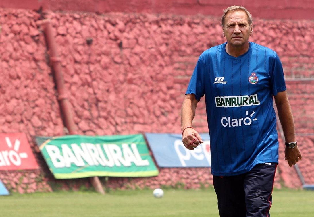 Enzo Trossero en el entreno de Municipal del jueves 23 de abril de 2015, previo al clásico 286 (Foto Prensa Libre: Edwin Fajardo)