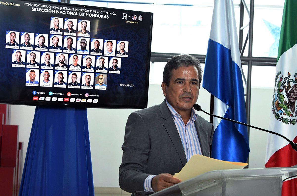 Jorge Luis Pinto anunció este lunes a los convocados de la H para los juegos frente a México y Costa Rica. (Foto Prensa Libre: AFP)