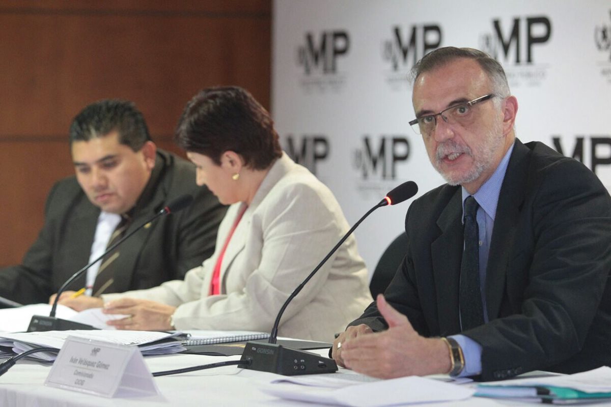 El viceministro de seguridad, Elmer Sosa, la fiscal general, Thelma Aldana, y el comisionado de la Cicig, Iván Velásquez, en conferencia de prensa Foto Prensa Libre: Álvaro Interiano