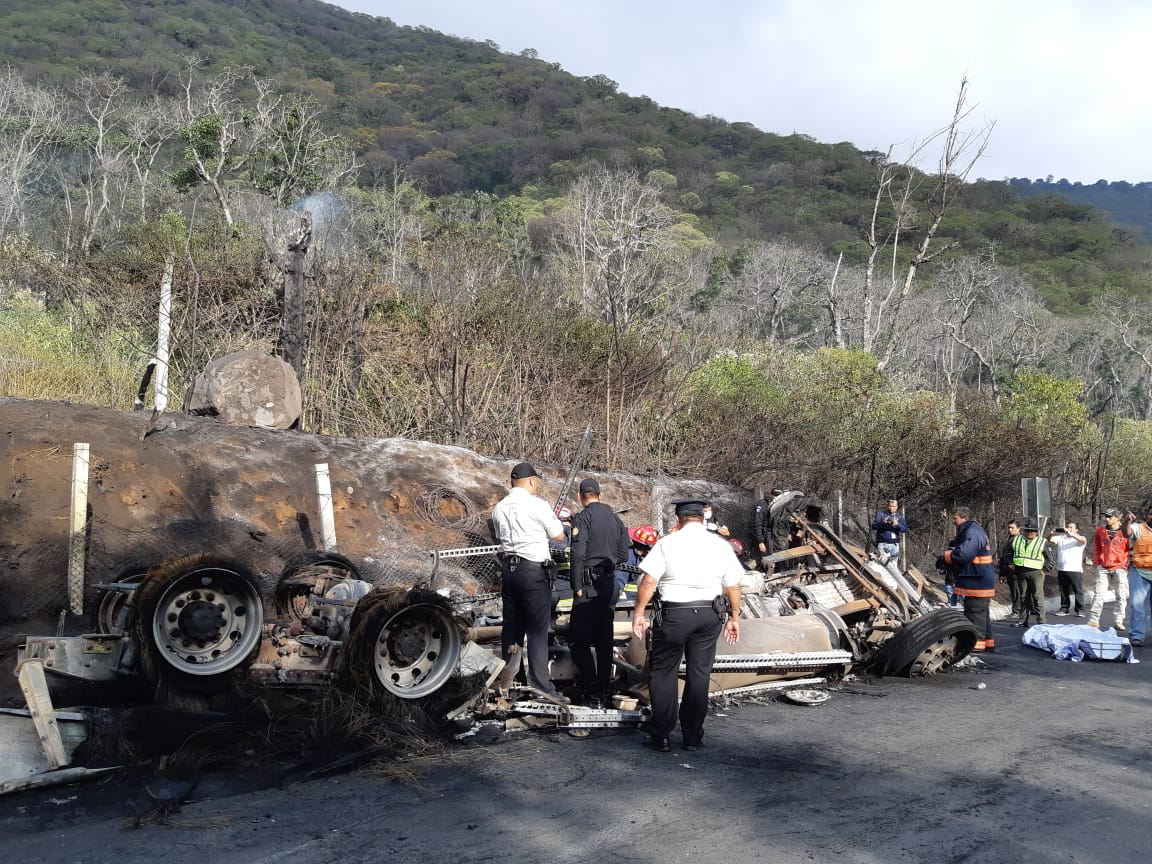 Cisterna de combustible se accidentó en el km 70 de la RN 14.