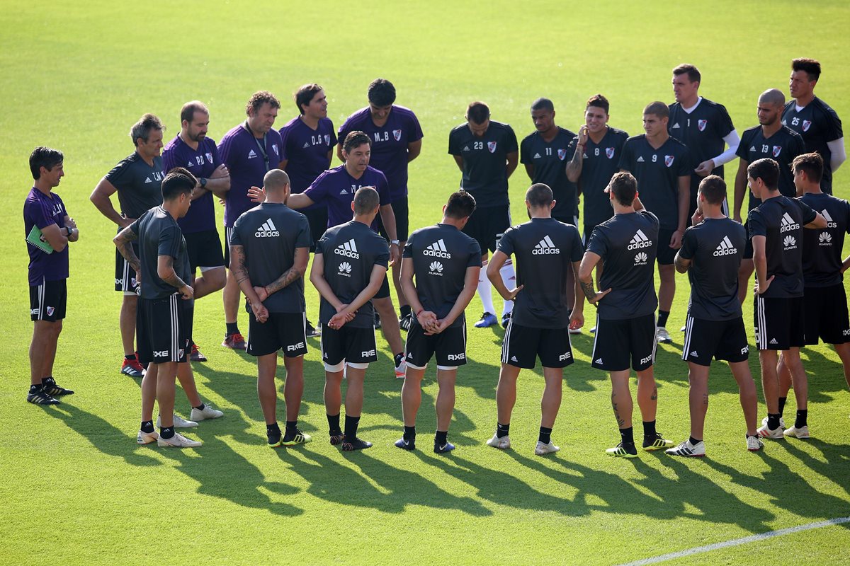 Los jugadores de River Plate, durante el entrenamiento en Emiratos Árabes Unidos. (Foto Prensa Libre: EFE)