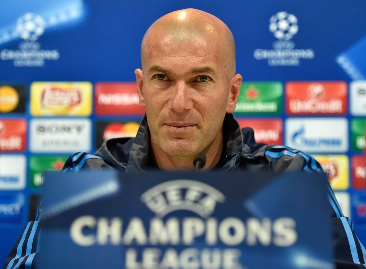 El técnico francés del Real Madrid, Zinedine Zidane, confirmó el regreso del portugués Cristiano Ronaldo para el juego contra el Manchester City. (Foto Prensa Libre: AFP)