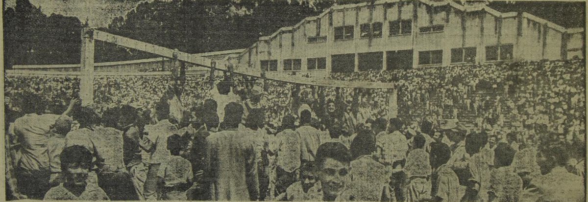 Una reaccio?n violenta de las fana?ticos del futbol, por el incumplimiento del juego programado entre la seleccio?n guatemalteca y la de Honduras, produjo dan?os de consideracio?n en el estadio Mateo Flores. 3/10/1960 (Foto Hemeroteca PL)