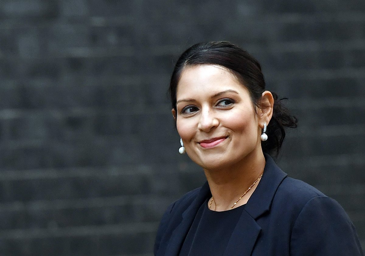 Ministra británica de Cooperación Internacional, Priti Patel, quien está en el centro de una polémica al revelarse que hizo un viaje no autorizado a Israel mientras estaba de vacaciones. (Foto Prensa Libre: EFE)