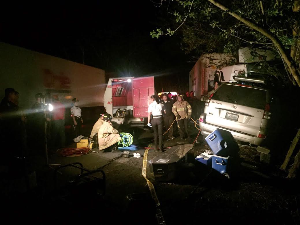 Vehículo en el que viajaba Luís Armando Cruz López, queda destruido durante choque en Los Amates, Izabal. (Foto Prensa Libre: Dony Stewart)