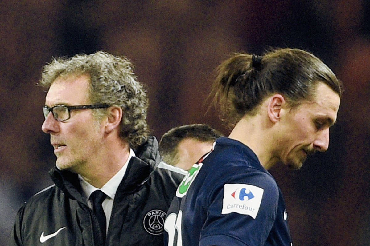 Zlatan Ibrahimovic podrá disputar la final de la Copa de la Liga el sábado ante el Bastia debido a que la suspensión decretada por la comisión de disciplina el jueves entra en vigor el lunes. (Foto Prensa Libre: AFP)