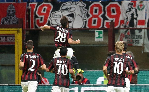 Giacomo Bonaventura (C) celebra después de anotar. (Foto Prensa Libre: EFE)