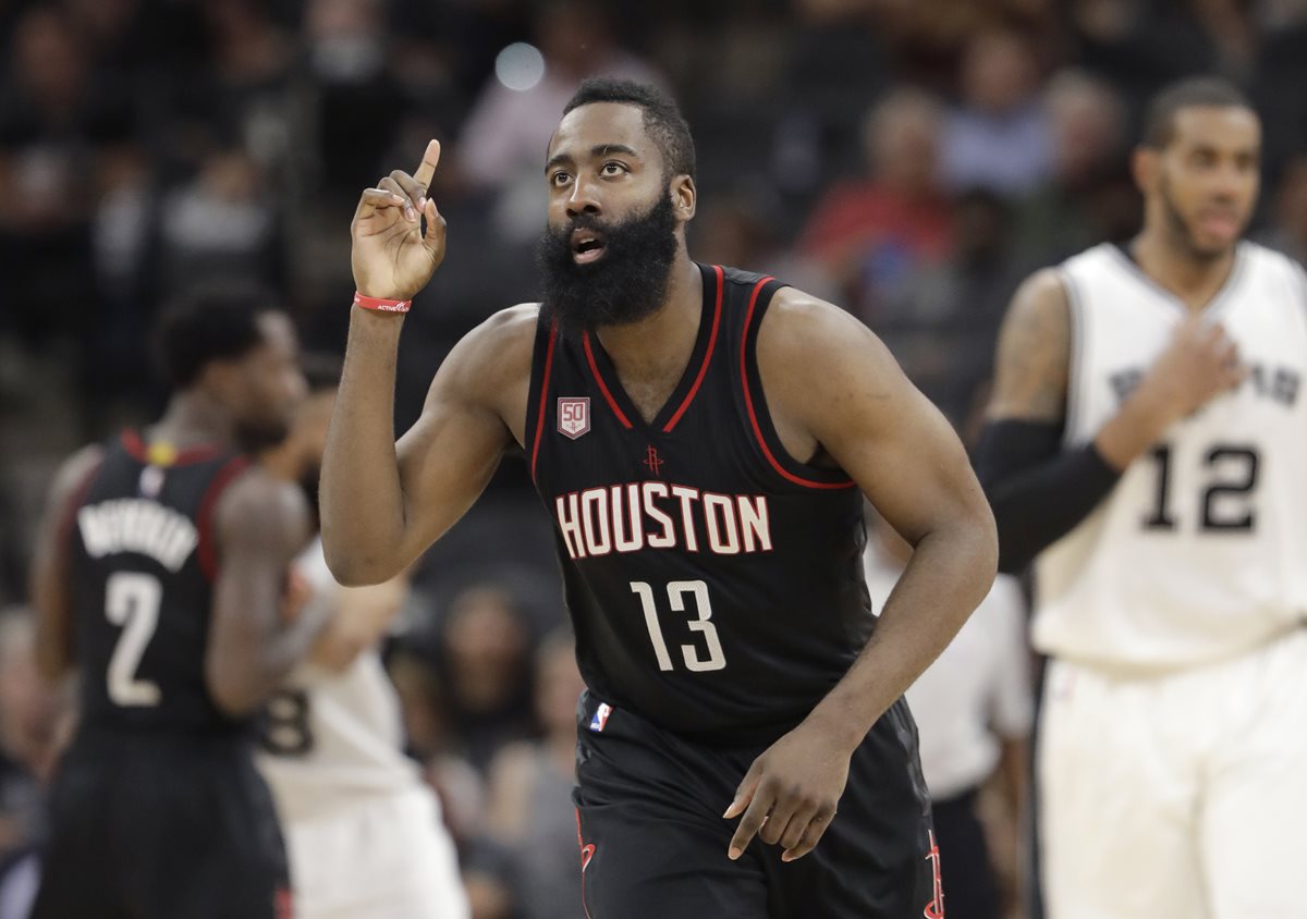 Harden queda vinculado a los Rockets hasta 2022. (Foto Prensa Libre: AP)