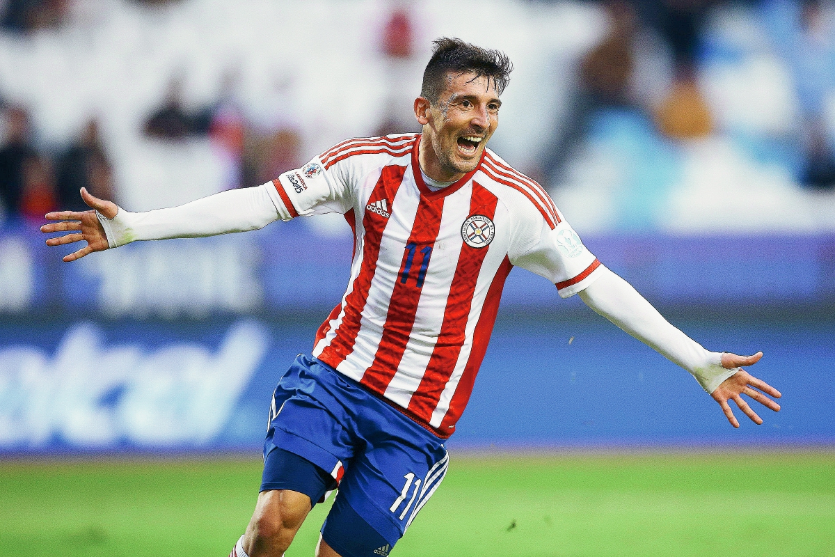 El centrocampista paraguayo Édgar Benítez Santander celebra el gol marcado a la selección jamaicana durante el partido Paraguay-Jamaica, del Grupo B de la Copa América de Chile (Foto Prensa Libre: EFE)