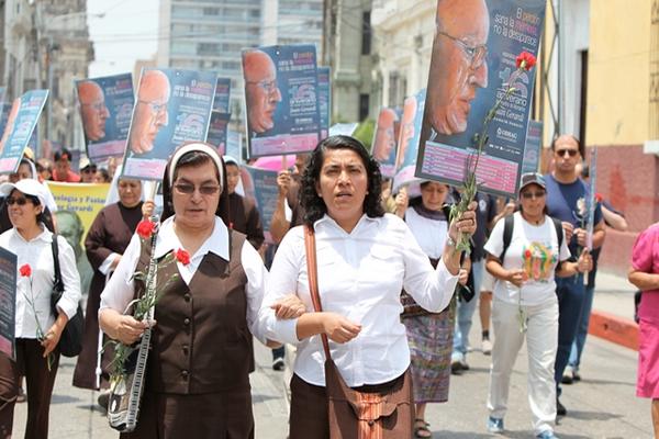 Con una misa oficiada por el arzobispo metropolitano Óscar Vian y una caminata desde la Catedral Metropolitana a la casa parroquial de la Iglesia San Sebastián –lugar donde fue asesinado- conmemoraron el 16 aniversario de la muerte del Monseñor Juan José Geradi.