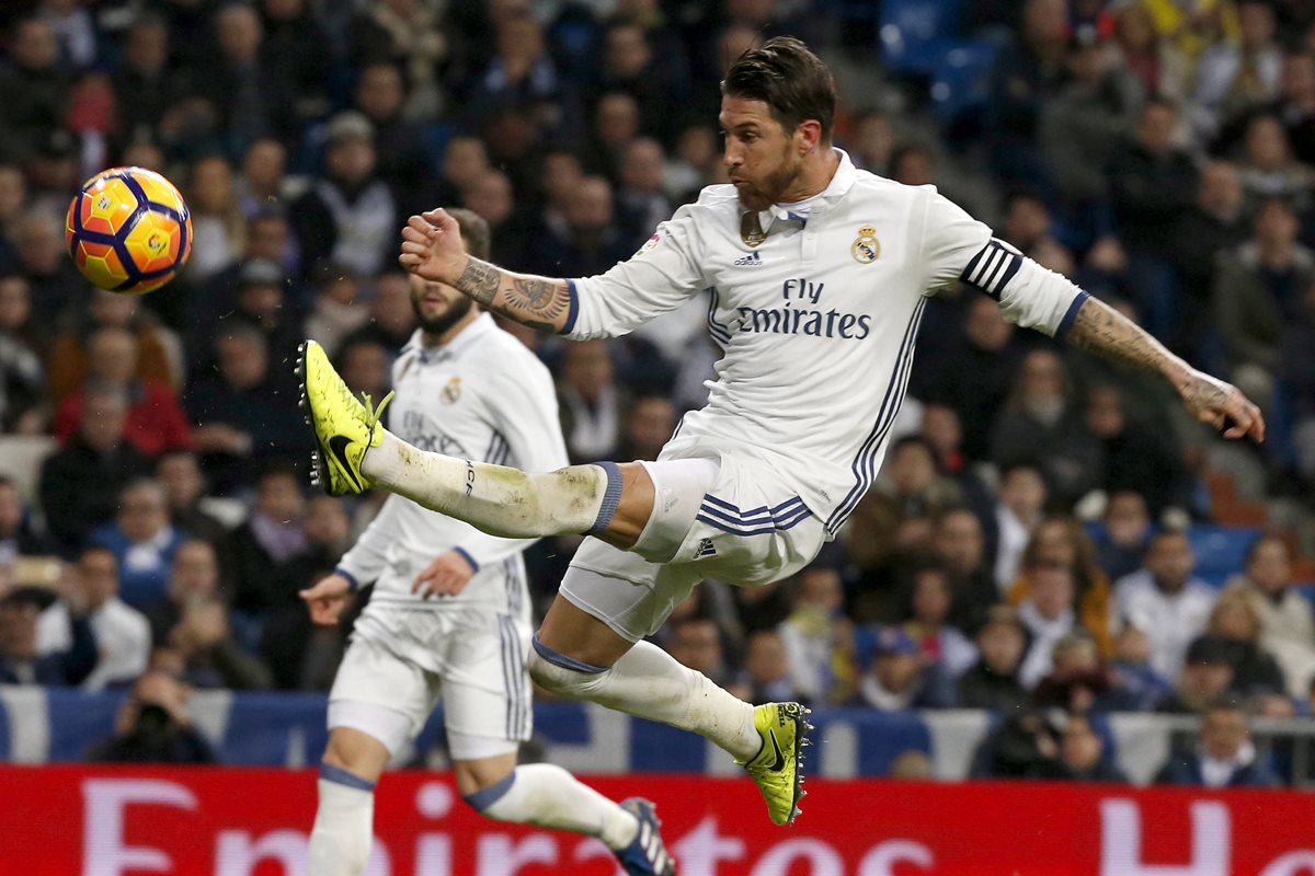 Sergio Ramos tuvo un partido difícil contra Las Palmas. (Foto Prensa Libre: EFE)