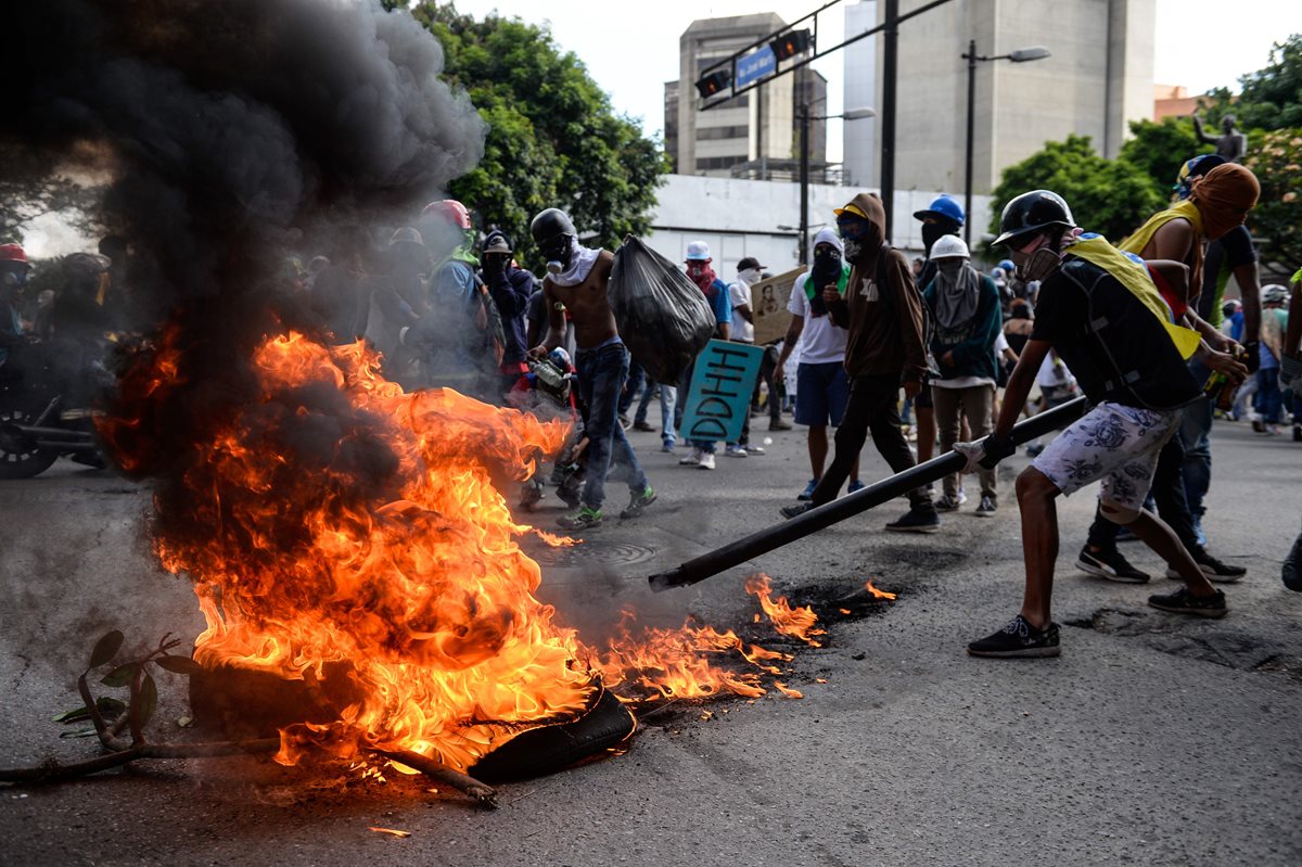 Las protestas en Venezuela cumplen más de 50 días. (Foto Prensa Libre: AFP)